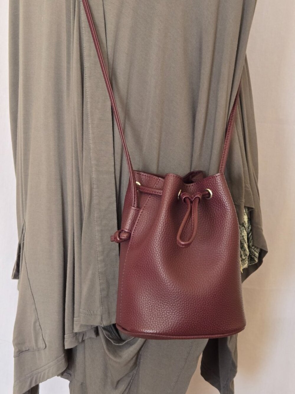 UNIQLO Faux Leather Drawstring Mini Shoulder Bag - Picture 3 of 14